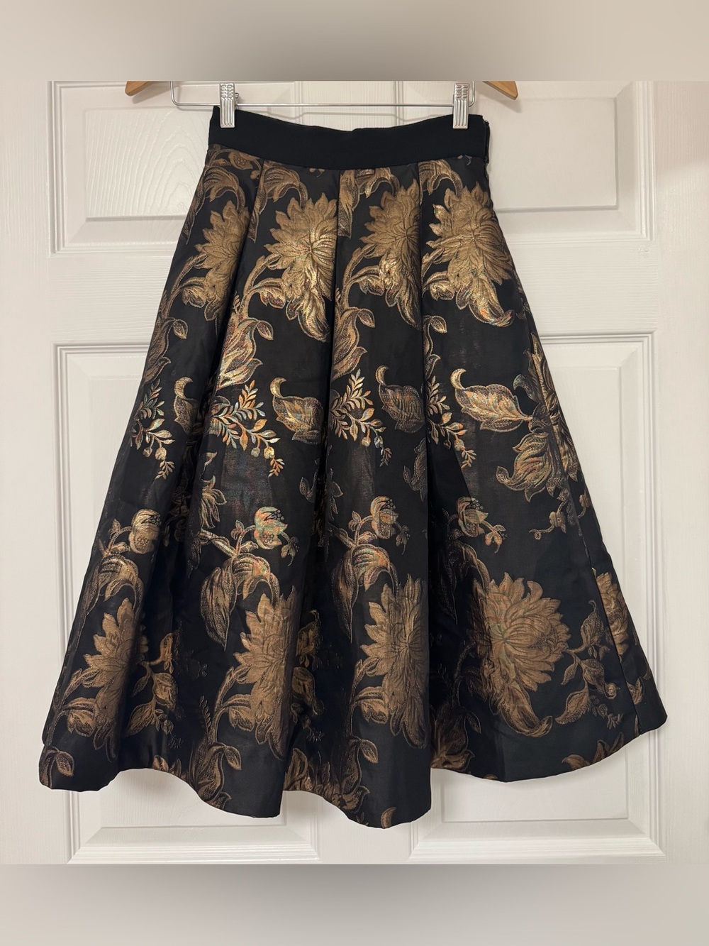 NWOT White House Black Market Black Floral Metallic A-Line Skirt